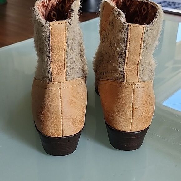 Wolverine 1883 Tan Leather Ankle Boots - Picture 4 of 9